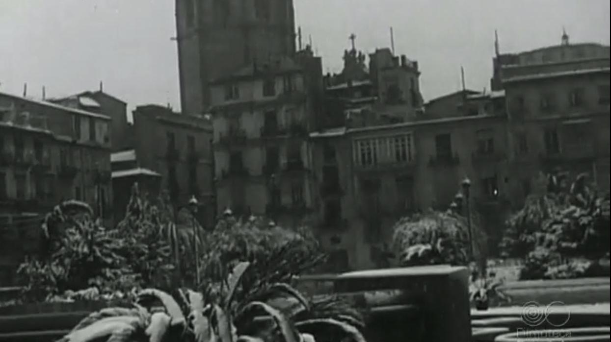 Imagen de la plaza de la Reina de Valencia con nieve