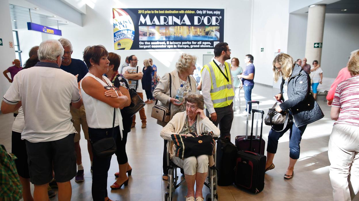 Imagen de la llegada de pasajeros a la terminal del aeropuerto de Castellón