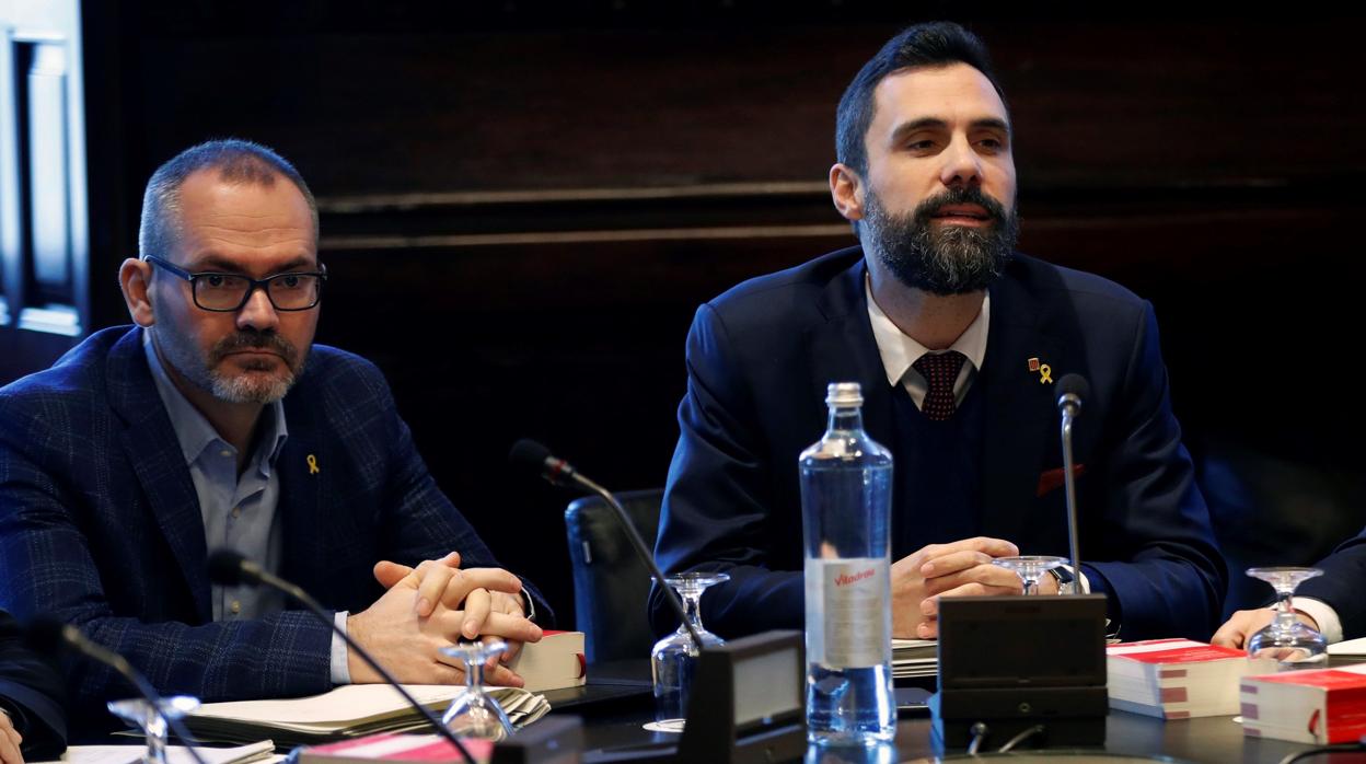 El presidente del Parlament, Roger Torrent, y su vicepresidente, Josep Costa