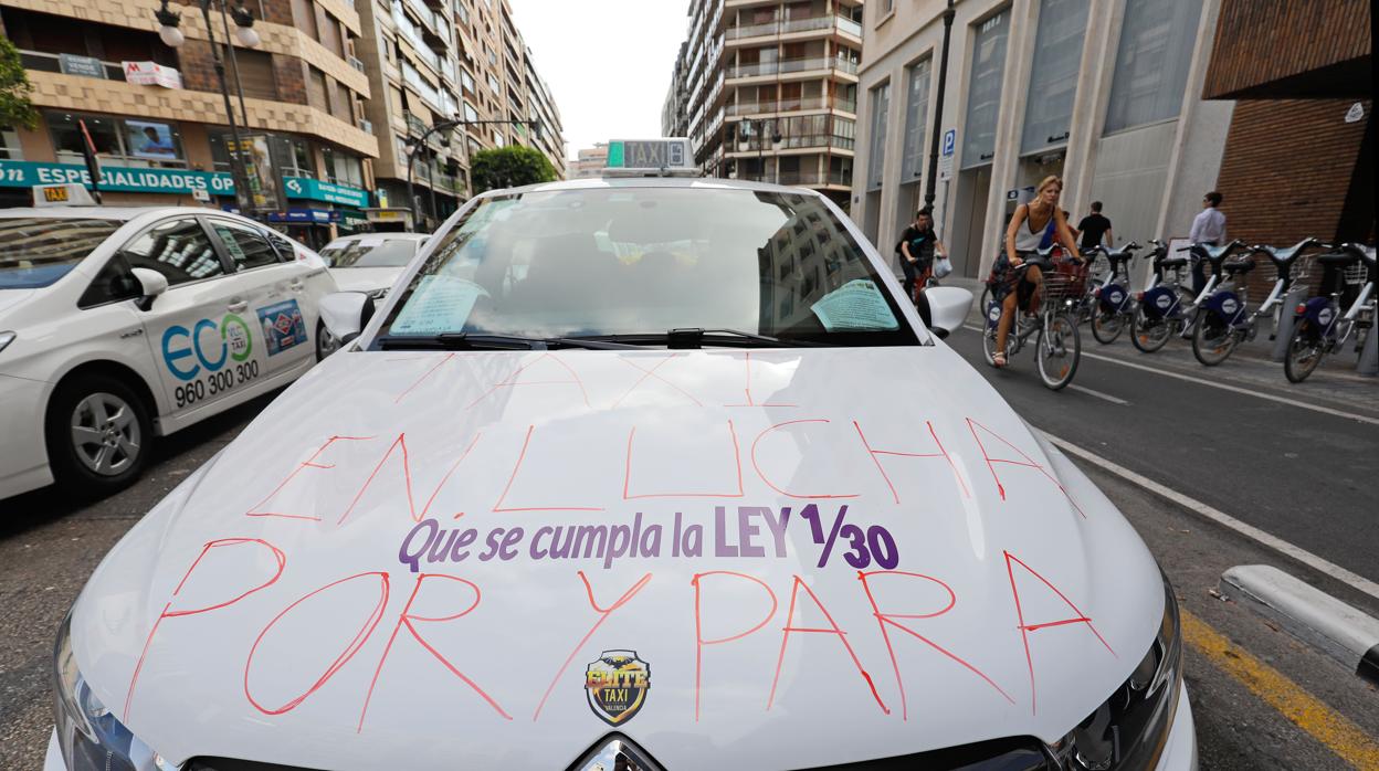 Imagen de la huelga que el sector del taxi protagonizó en Valencia en 2018