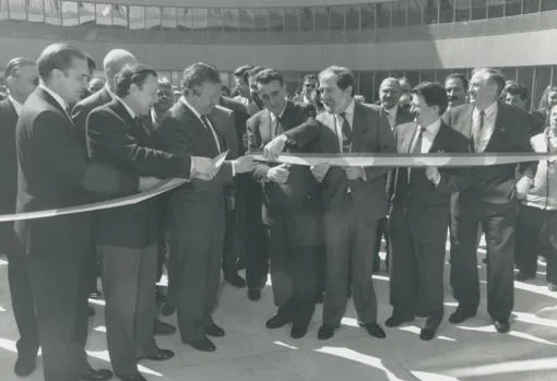 El alcalde de Madrid, Agustín Rodríguez Sahagún, inaugura en 1990 el recinto ferial de Campo de las Naciones
