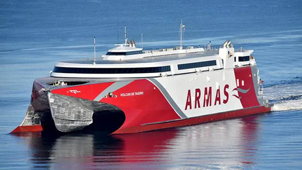 El último catamarán de la Naviera Armas, premiado como el fast ferry más moderno del mundo