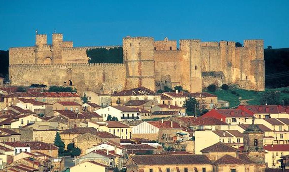 Vista del castillo y de la villa de Sigüenza