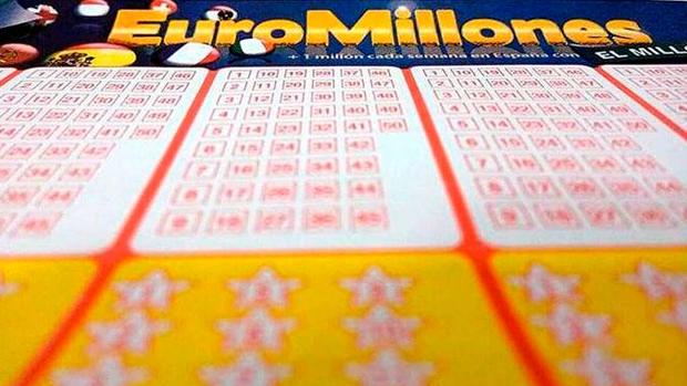 Reclama en el juzgado la mitad de un premio de un millón de euros del Euromillones