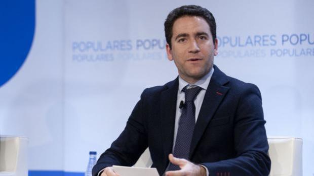 El PP acusa a Sánchez de poner en riesgo la sanidad y la educación mientras gasta dinero en ministerios