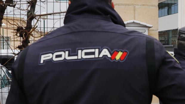 Tres detenidos por amordazar, amenazar con una pistola y robar a dos ancianas en su casa