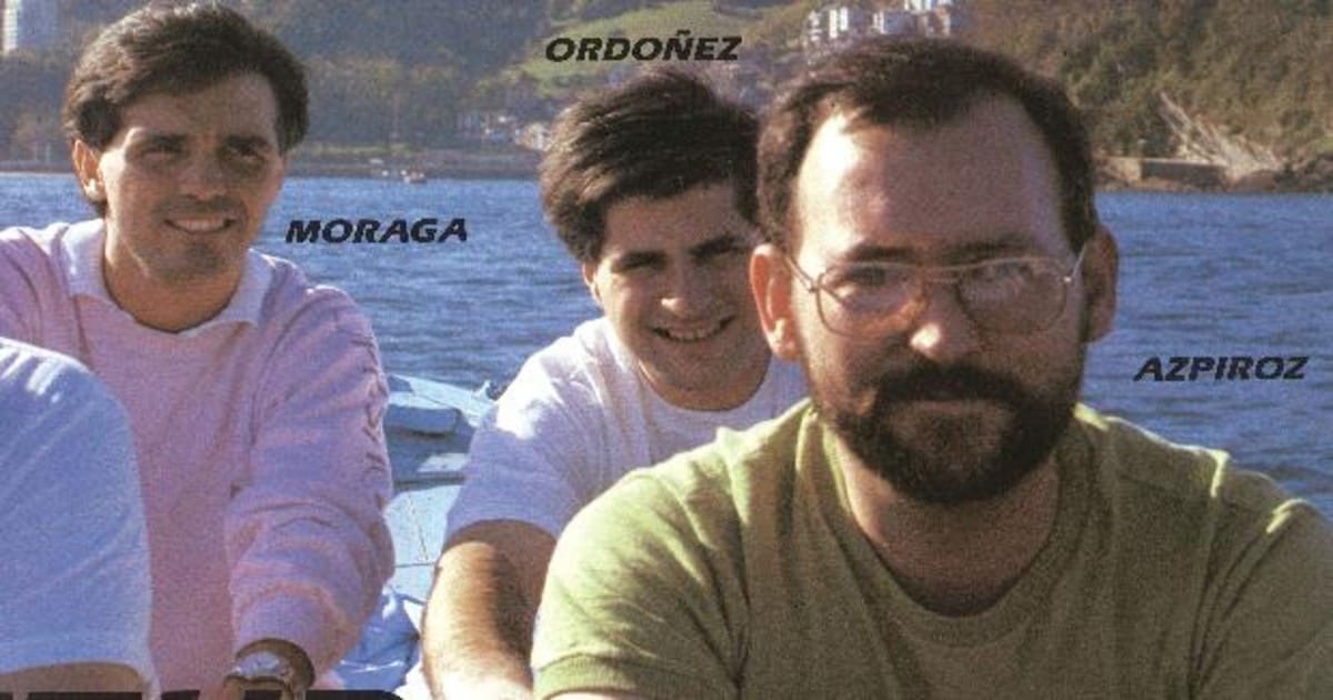 Gregorio Ordóñez (en el centro), con sus compañeros de Coalición Popular Álvaro Moraga y José Eugenio Azpiroz, remando en La Concha, en el cartel electoral de las elecciones municipales de 1983