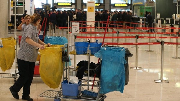 Desconvocada la huelga indefinida de limpieza en el aeropuerto de Barajas