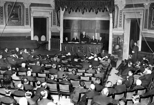 Sesión inaugural del curso académico en el salón de actos del Ateneo (1917)