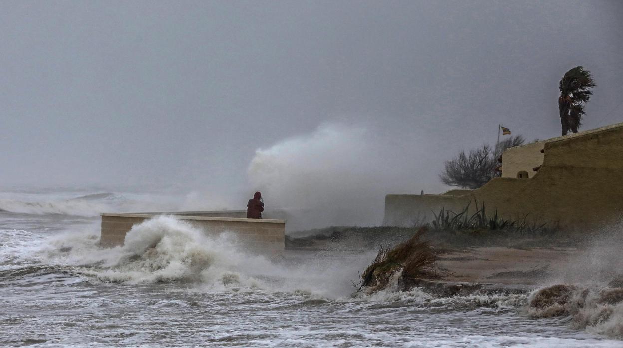 Imagen de la costa de Valencia azotada por el temporal