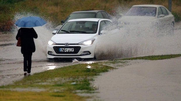 Buscan a un hombre de 67 años desaparecido cuando circulaba con su coche en Alicante en pleno temporal