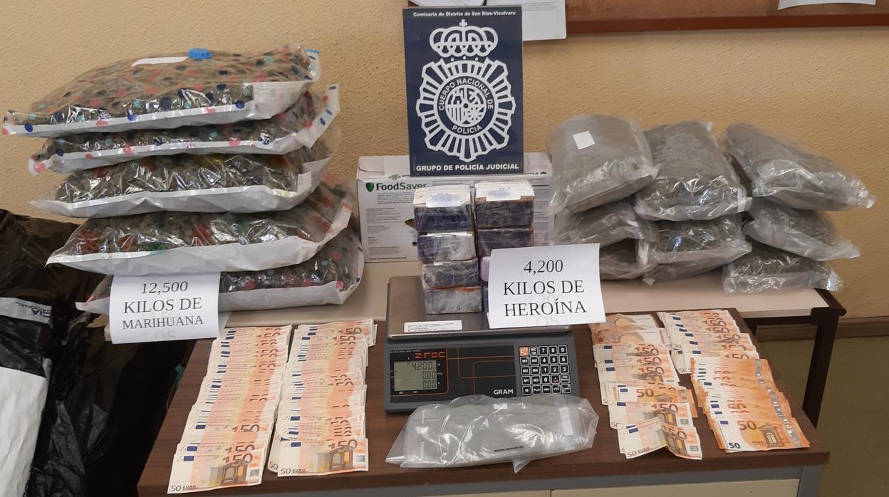 Dinero y droga decomisada por la Policía