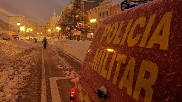 La UME se une a los Bomberos para desatascar Castellón por la fuerte nevada