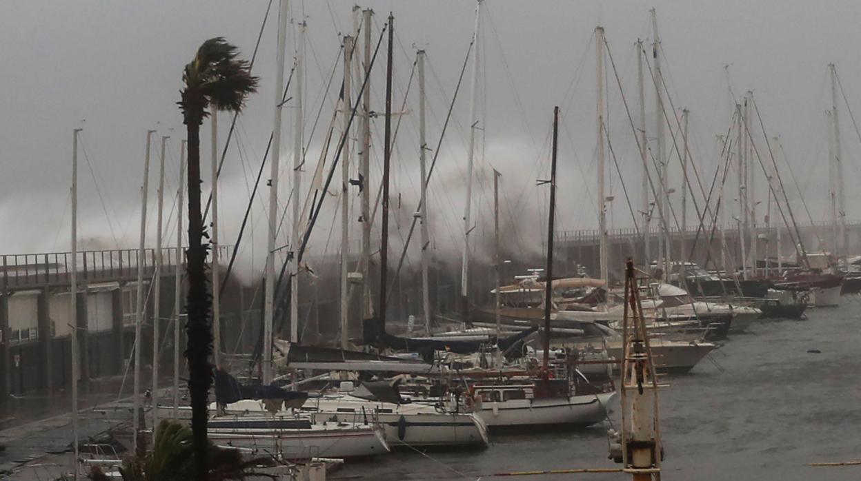 Temporal en el puerto de Barcelona