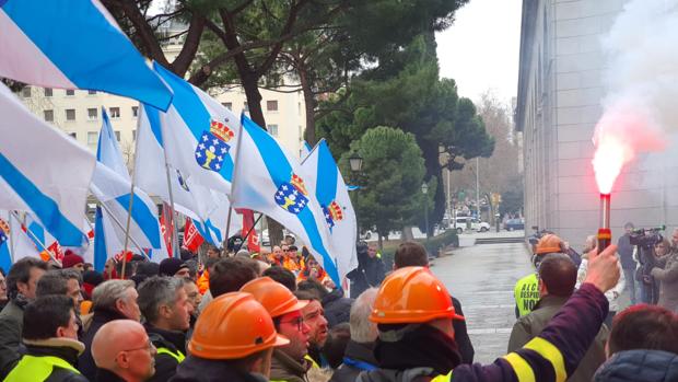 Protesta de la plantilla de Alcoa en Madrid: «No podemos esperar más»