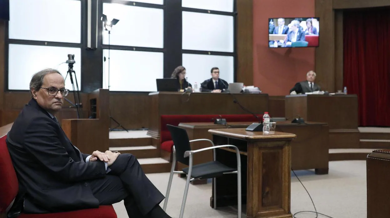 Quim Torra, sentado en el banquillo del Tribunal Superior de Justicia de Cataluña
