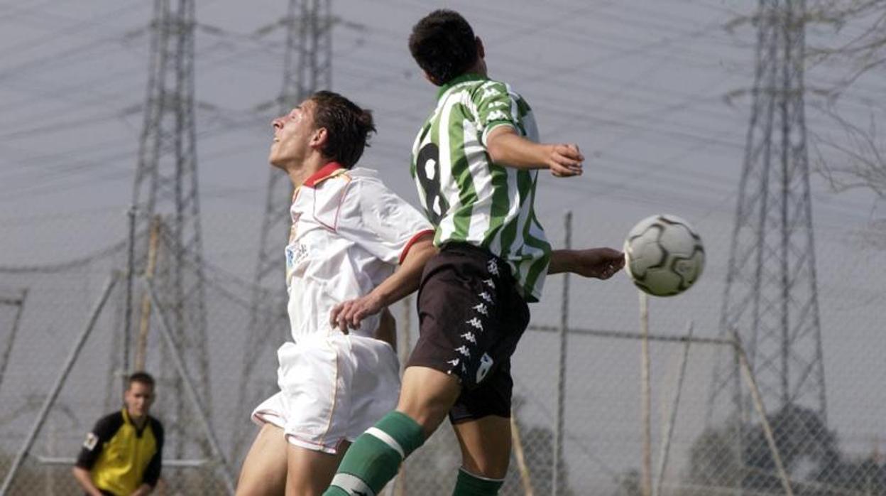 Un encuentro de fútbol en categoría cadete