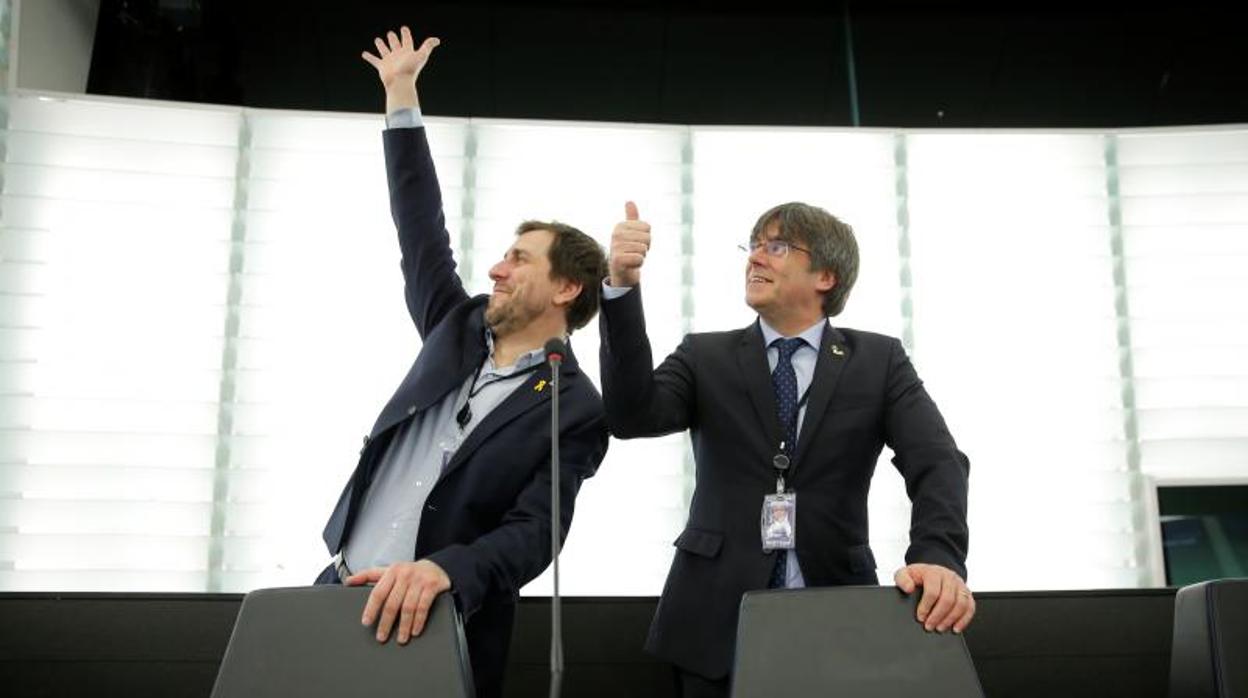 Comín y Puigdemont, en el Parlamento europeo al estrenar sus actas