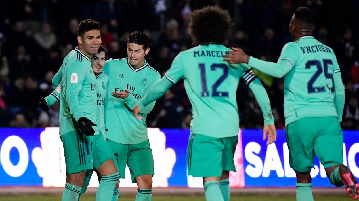 Los jugadores del Real Madrid, el pasado martes en Salamanca, donde se enfrentaron en la Copa del Rey al Unionistas y viajaron en avión