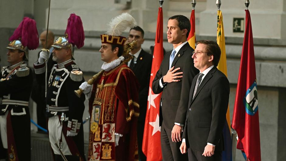 Así ha sido la recepción a Juan Guaidó y la entrega de las llaves de oro de Madrid en el Ayuntamiento