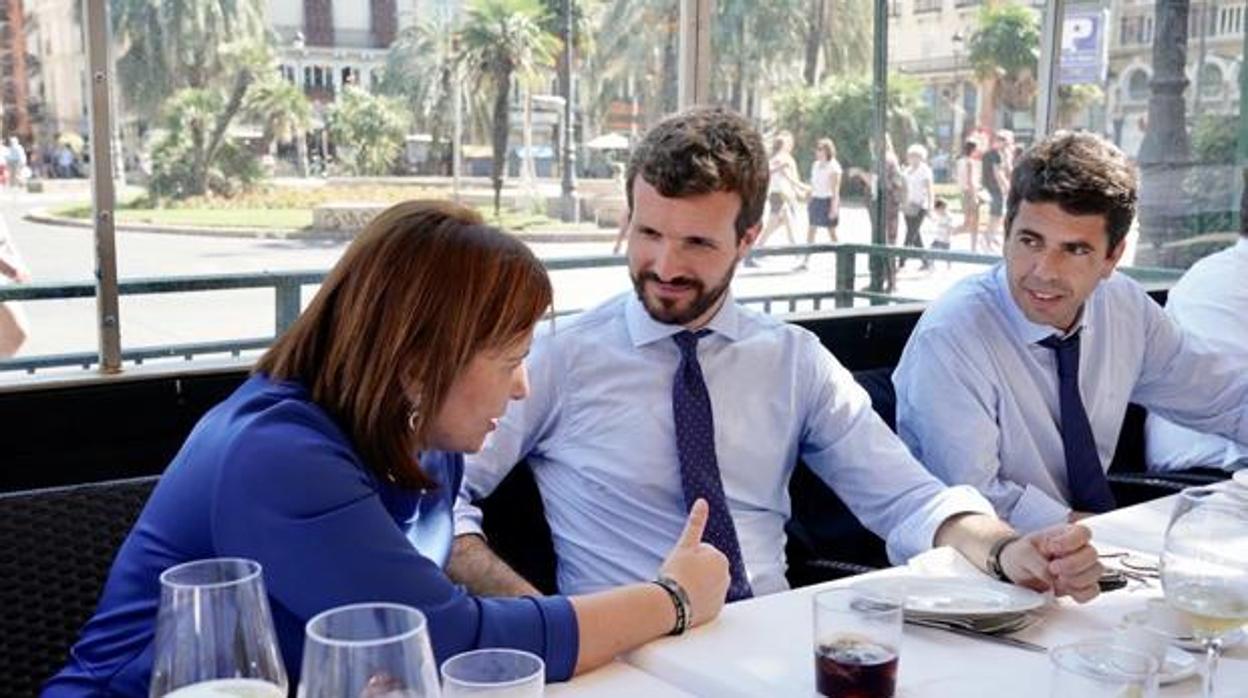 Pablo Casado, en Valencia, junto a Isabel Bonig y Carlos Mazón