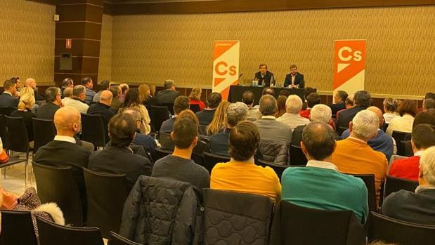 La gestora de Ciudadanos apuesta por pactos en Cataluña con partidos constitucionalistas