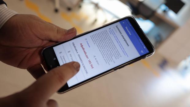 Los adolescentes pasan más de tres horas diarias con las app del móvil
