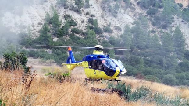 Más de cuatro horas para rescatar a un ciclista tras caer por un barranco de 15 metros