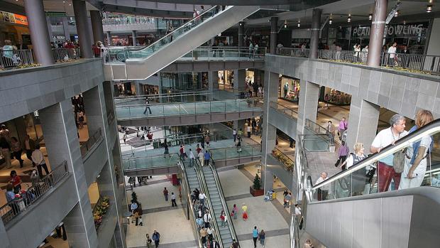 ¿Abren los centros comerciales y supermercados en Valencia hoy domingo?