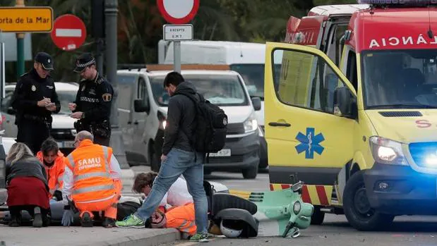 Muere un motorista de 34 años en un accidente en una rotonda en Alborache
