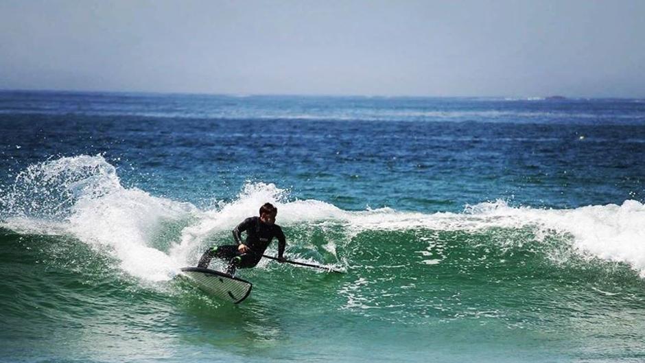El joven que se hizo viral al surfear por una carretera inundada