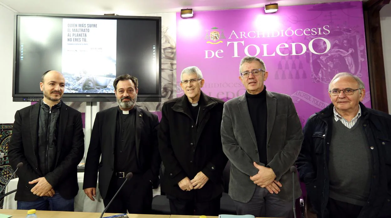 El administrador apostólico de la Archidiócesis de Toledo, Braulio Rodríguez, en el centro, ha presentado la campaña