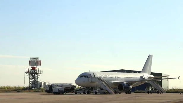 Aena desvía dos vuelos a Villanubla tras cerrar Barajas por la presencia de drones en su espacio aéreo