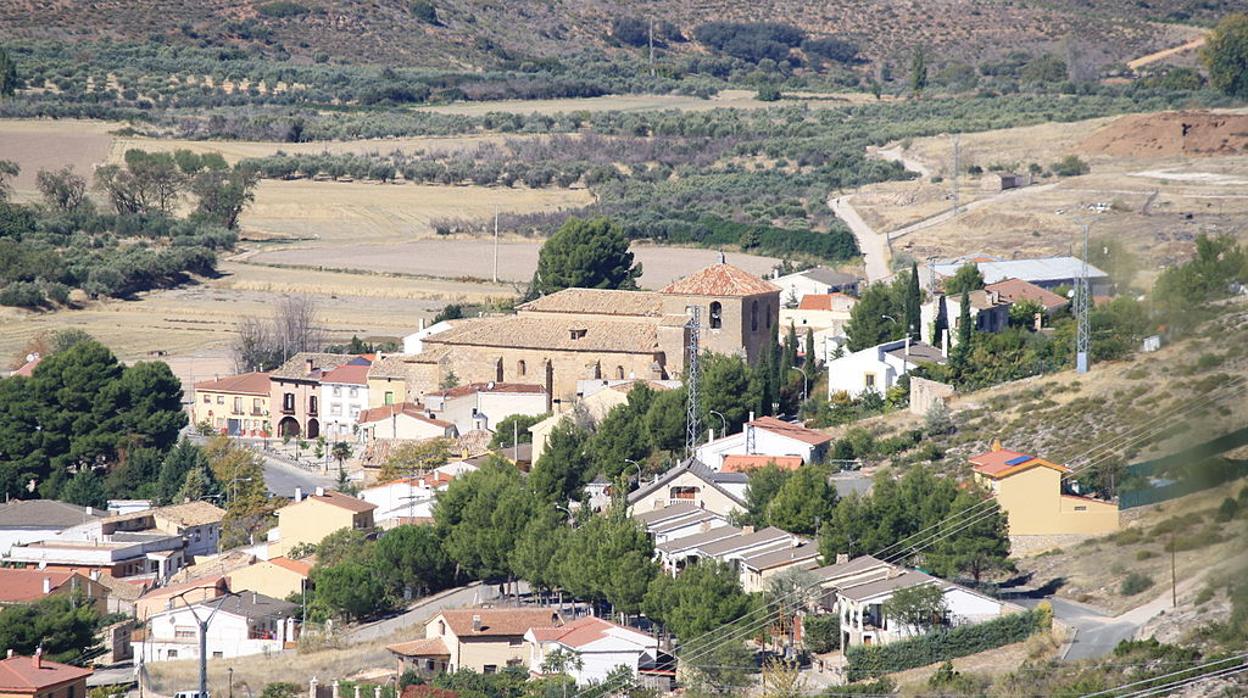 Un voluntario de Protección Civil, afectado por el humo en un incendio en Albalate de Zorita