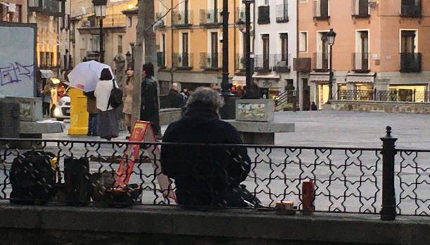 Buscan una solución para el mendigo que ha acampado en Zocodover