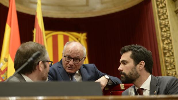 Luz verde del Parlament a sus letrados para defender a Torra ante el Tribunal Supremo y recuperar el escaño