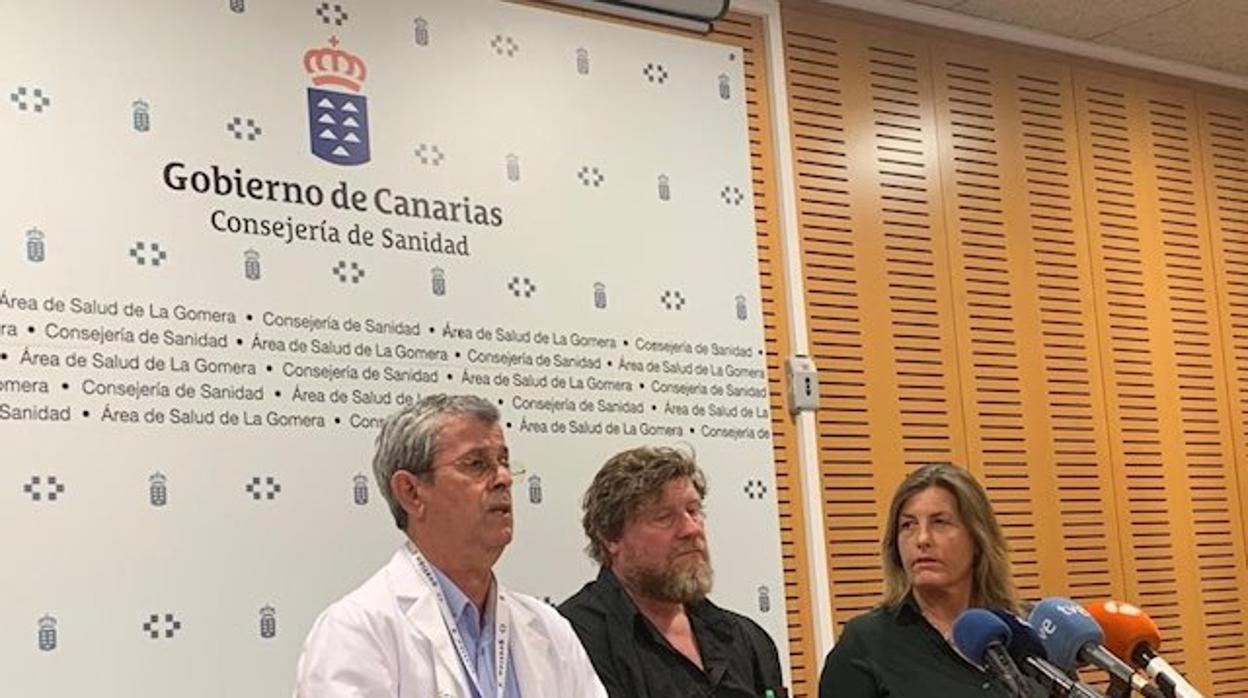 Olivier Heinrich, uno de los pacientes dados de alta, en rueda de prensa