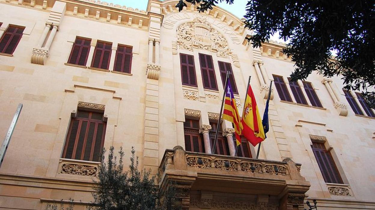 Fachada del Parlamento de Baleares