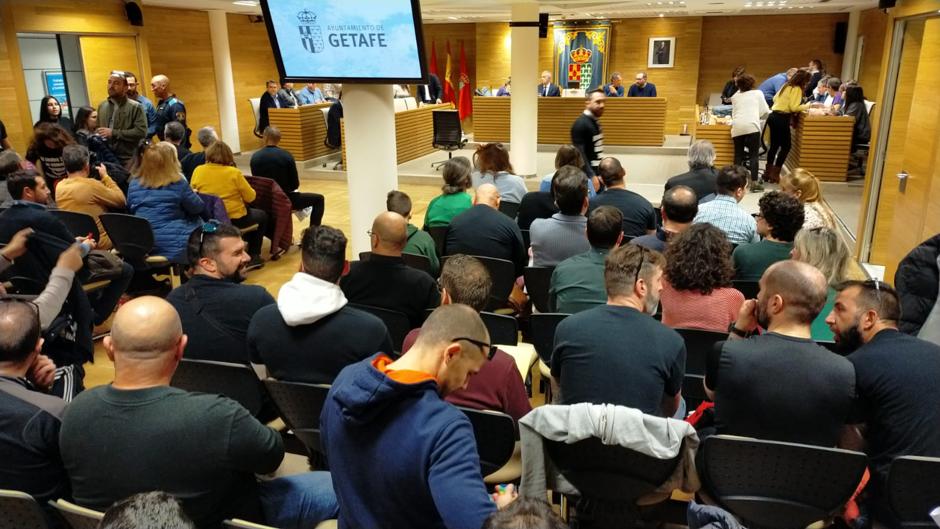 La Policía de Getafe se manifiesta en el pleno contra la alcaldesa: «No somos mafiosos»