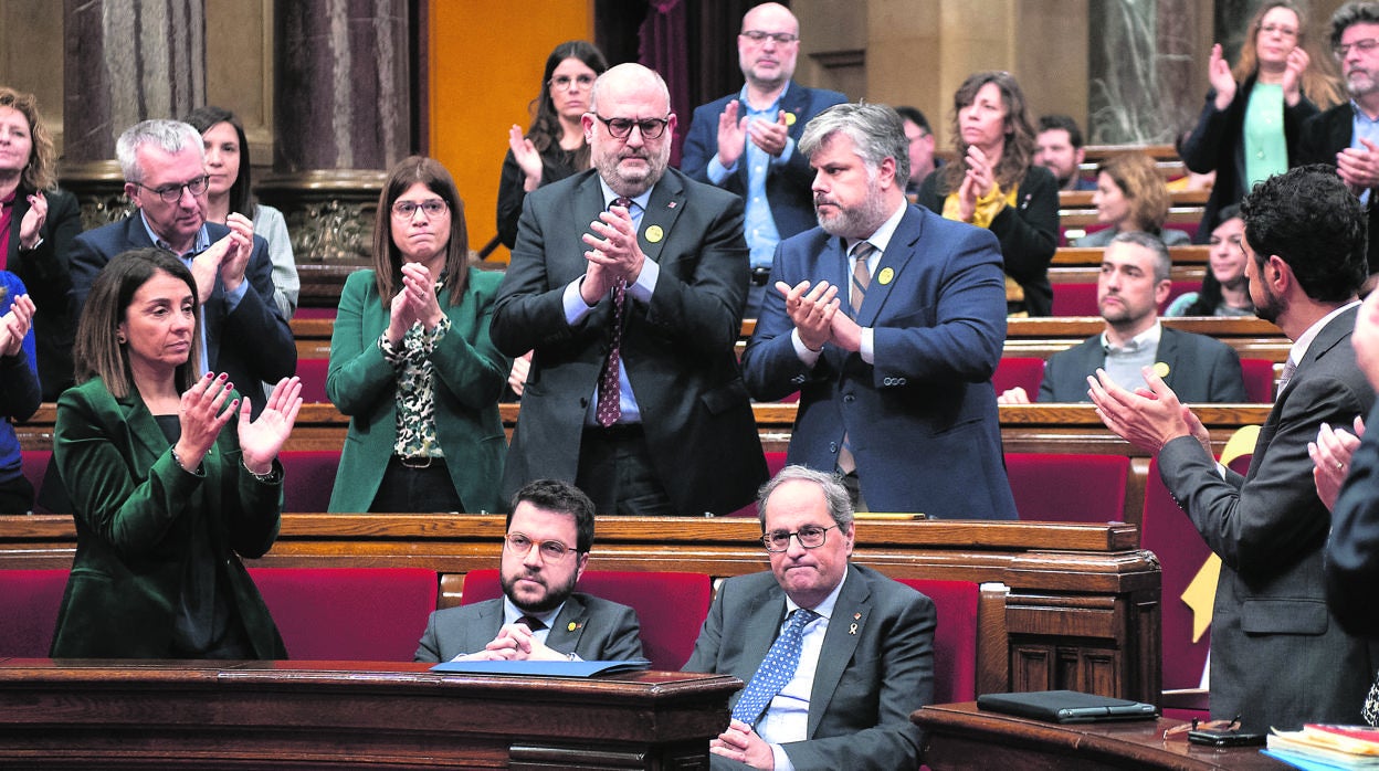 Torra y Aragones no se miran en un pleno del Parlament