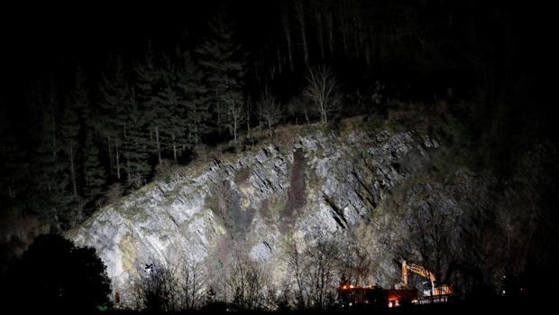 Reanudan la búsqueda de los dos hombres sepultados en una ladera de Vizcaya