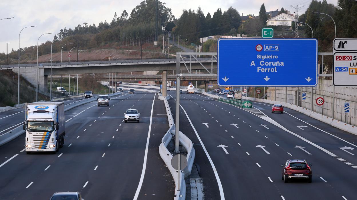 Autopista AP-9 a su paso por Santiago