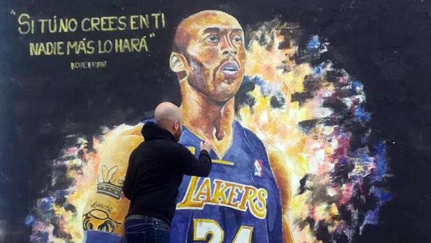 Un mural gigante homenajea a Kobe Bryant en Valencia a iniciativa del exjugador Jonatan Fatelevich