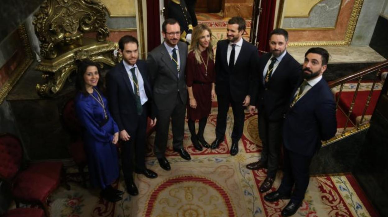 Arrimadas (Cs), Sayas (UPN), Maroto (PP), Álvarez de Toledo (PP), Casado (PP), Abascal (Vox) y González Robatto (Vox), en la Solemne Apertura de las Cortes