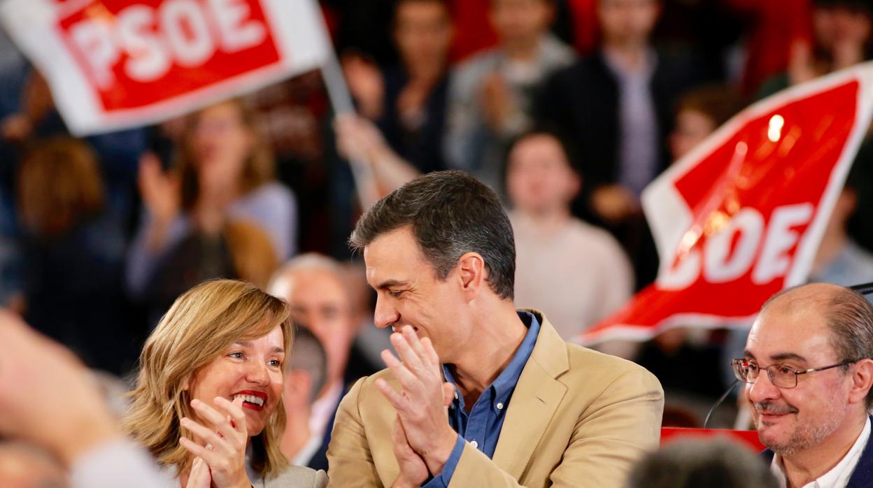 Pilar Alegría, Pedro Sánchez y Javier Lambán, durante un mitin el año pasado en Zaragoza