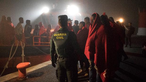 Rescatan una patera con 20 inmigrantes, uno de ellos fallecido, al sur de El Hierro