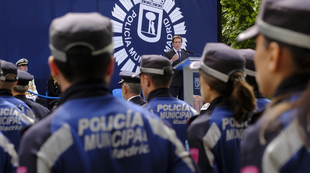 Agentes en el acto por el patrón de la Policía Municipal