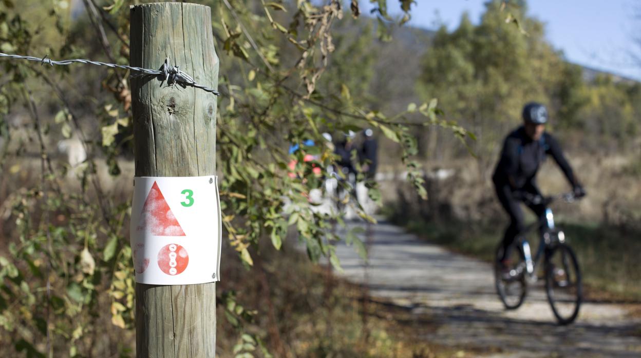 Ciclistas en plena ruta por la sierra