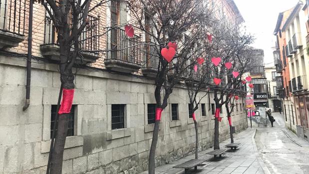 Comerciantes y hosteleros animan a toledanos y visitantes a celebrar San Valentín en el Casco