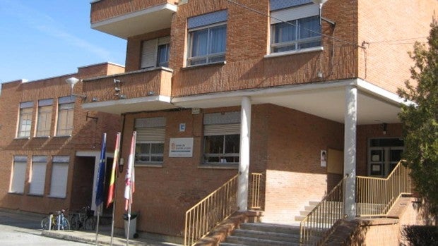 Una niña de seis años se precipita al vacío desde una primera planta en un colegio de Valladolid